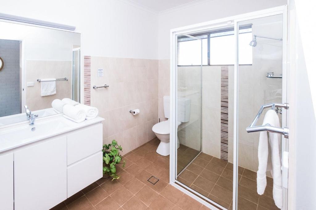 Seascape And (adults Only) Motel 4*